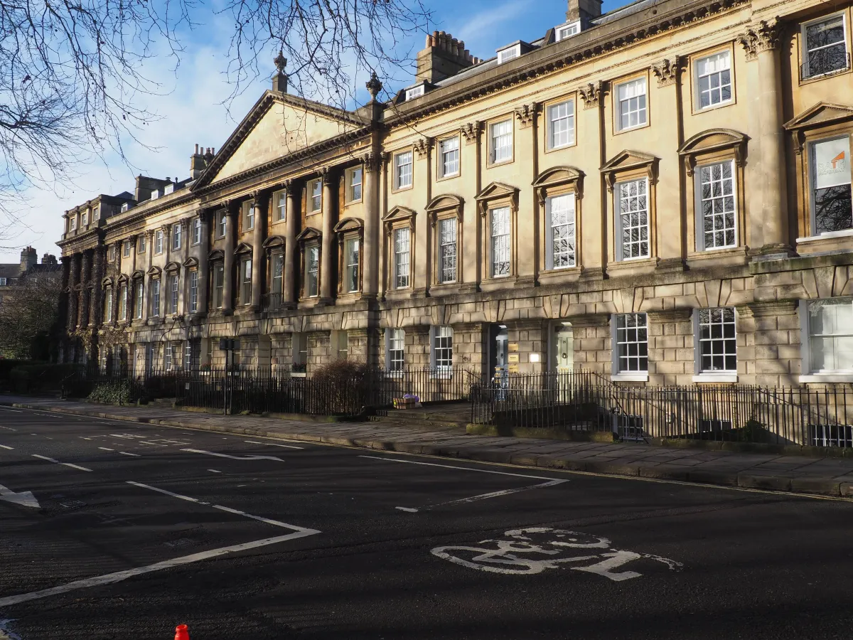 https://media.macandwen.com/images/posts/a-day-in-bath/XBhBtdo.webp