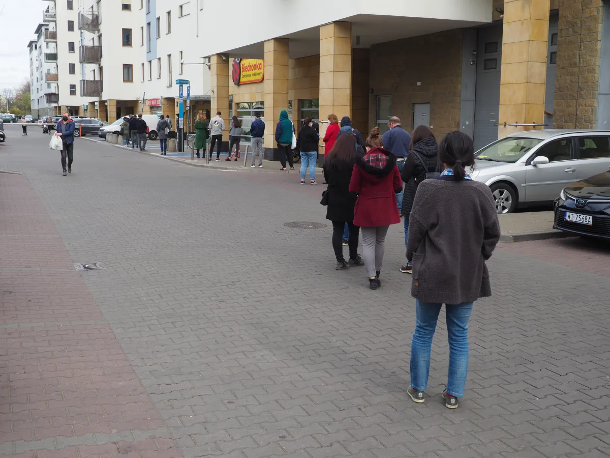 Big queue to a supermarket