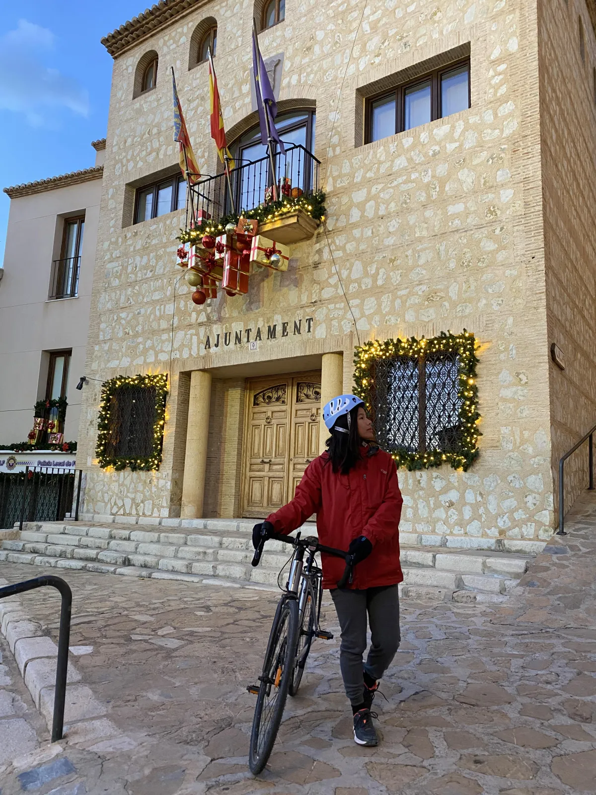 wendy in front of finestrat ayuntamiento