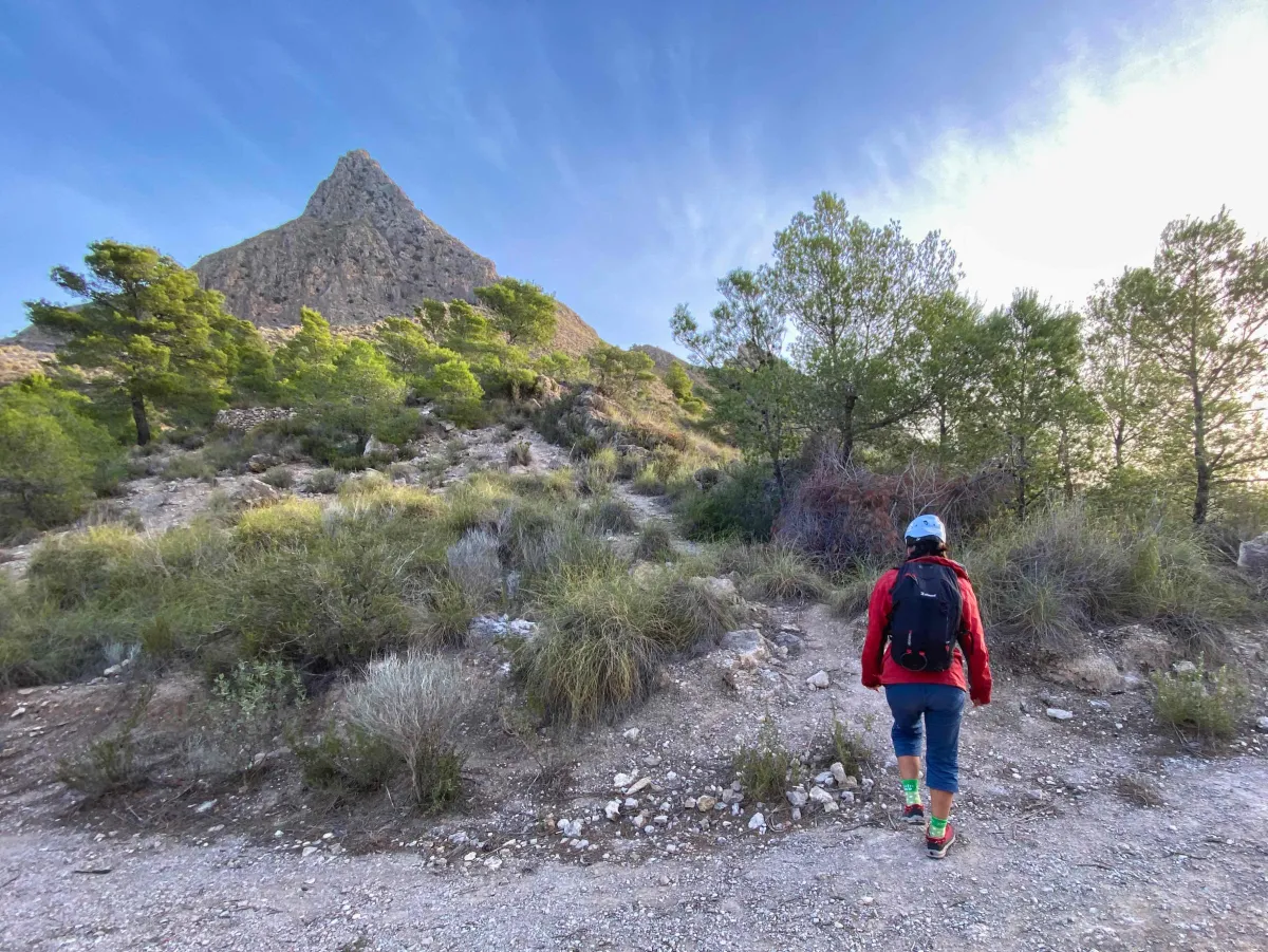 Turning into an offshoot path leading to El Realet Ridge