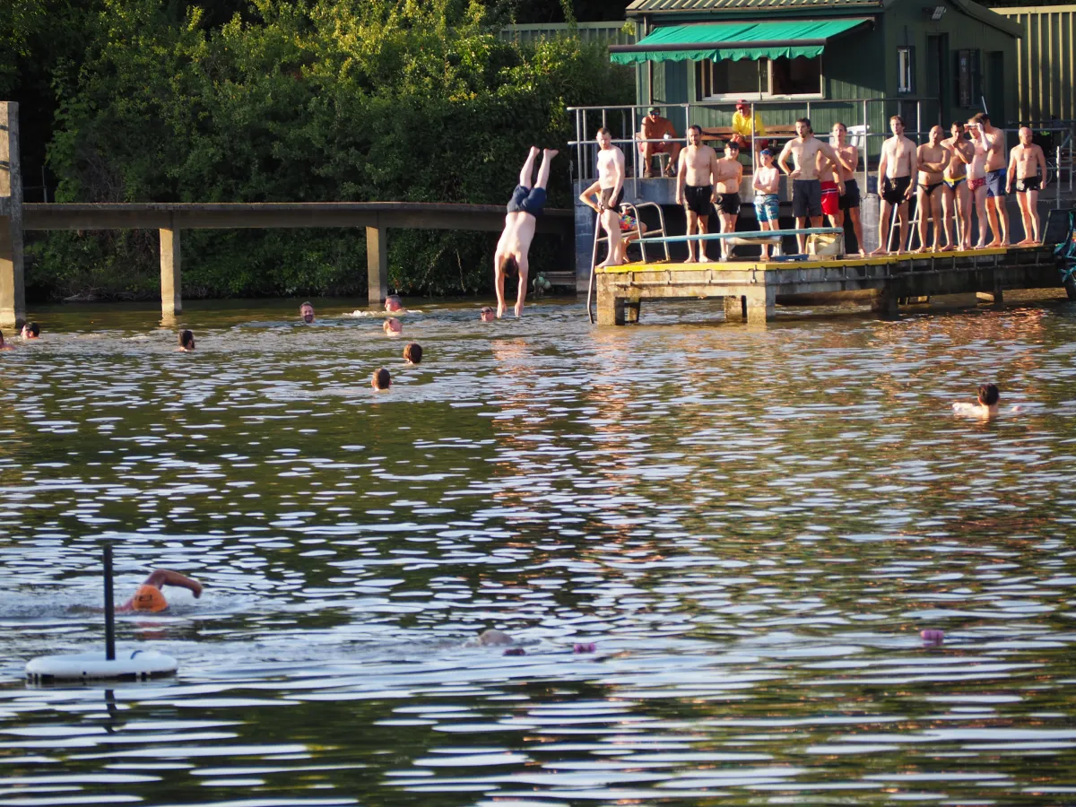 https://media.macandwen.com/images/posts/parks-of-london-10-cool-things-about-hampstead-heath/7ptclX8.webp