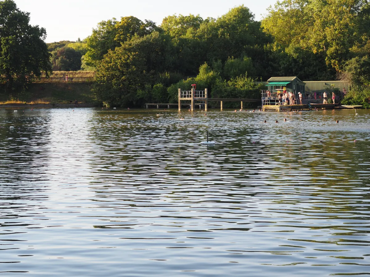https://media.macandwen.com/images/posts/parks-of-london-10-cool-things-about-hampstead-heath/stxsGlM.webp
